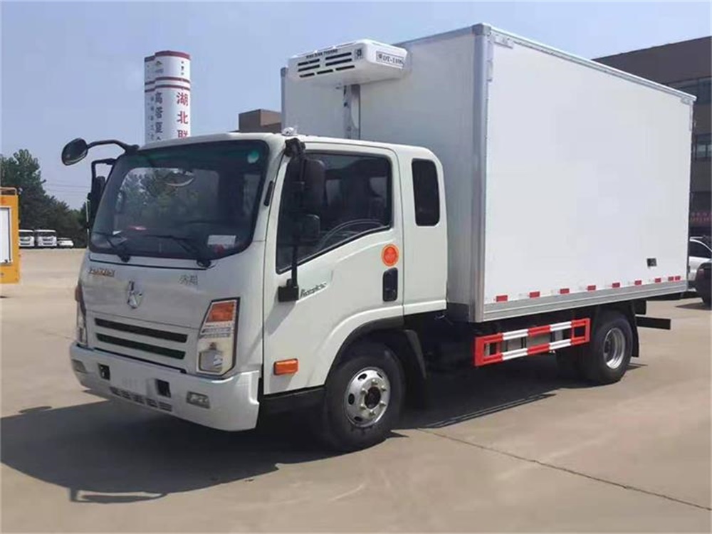 大運(yùn)排半3.7米冷藏車(chē)